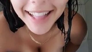 Chica sexy en la ducha