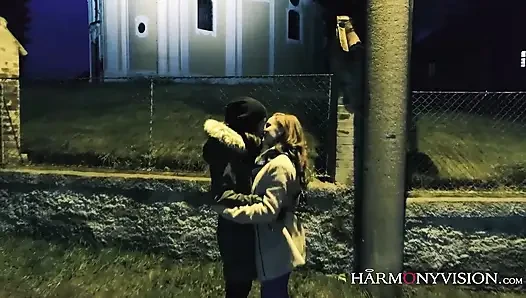 Üç lezbiyen eğleniyor