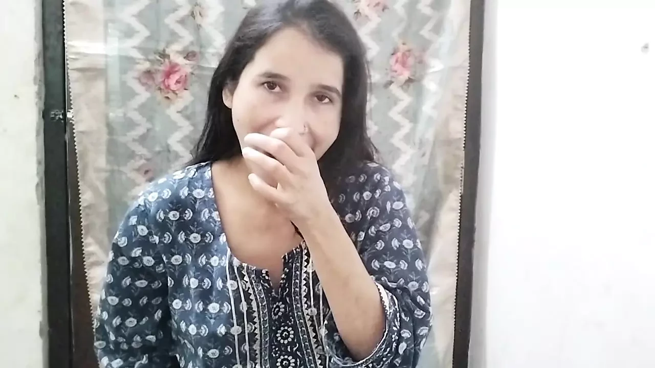 Step sister ko bathroom me piche se pakad ke pel diya