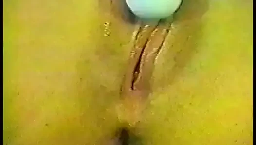 Cewek sange rambut pirang dengan itil lagi asik mainin memek mupit pacarnya yang lagi dicukur