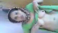 Videoclip nud cu iubita indiană din satul Desi și fată