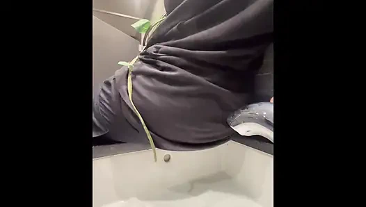 Poison Ivy'nin külotu ıslanıyor!