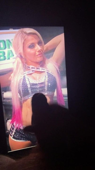 Alexa bliss omaggio di sborra 11