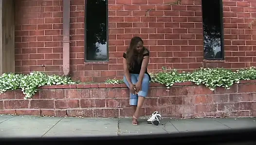 Сладкую киску трахают