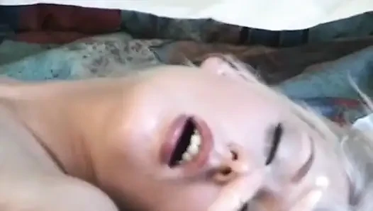 Smoking-hot bitch getting her wet cunt pounded