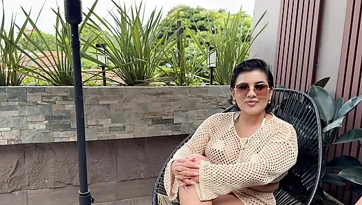 Aku dipijat sama ibu tiriku yang super seksi tapi aku akhirnya dientot habis-habisan sama kontol besar pria kulit hitam