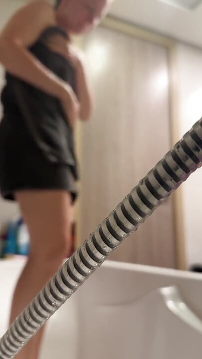 Intimate Shaving in the Bathtub