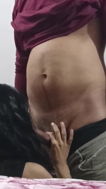 فتاة ديسي جميلة تستمتع بالمص | مقطع 1