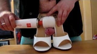 Kız arkadaşım için yeni topuklu ayakkabılar ve her ikisi için de yeni oyuncak