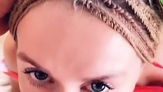 Cewek mungil diikat dan pantatnya dientot