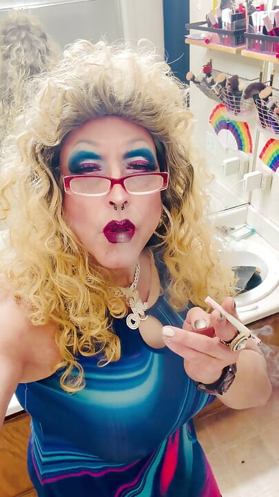 Goddess Marilyn Getting Ready Smoking Fetish Tease