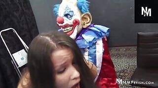 Sophie lutte contre le clown