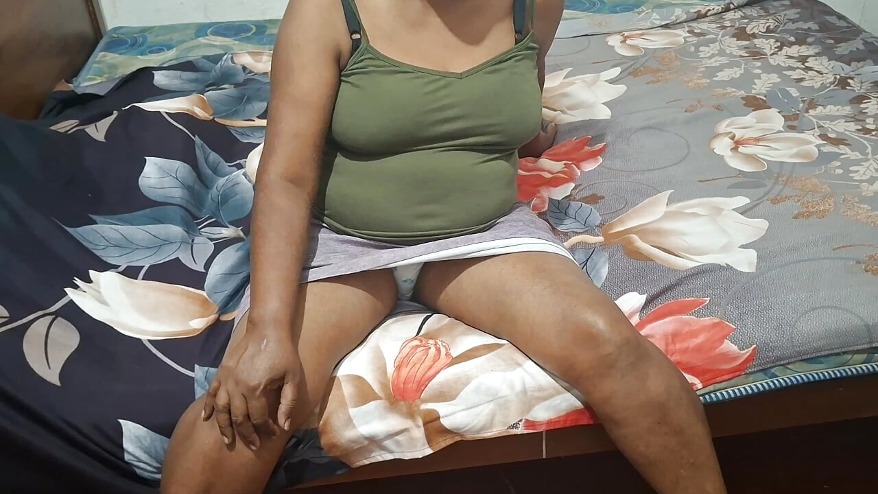 MOM Mature Brunette super hot video