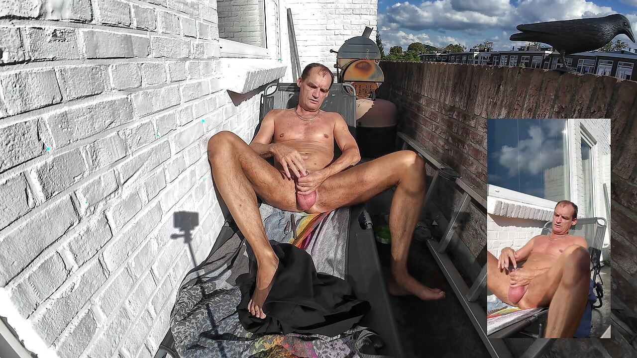 Sondiranje na balkonu po sunčanom danu