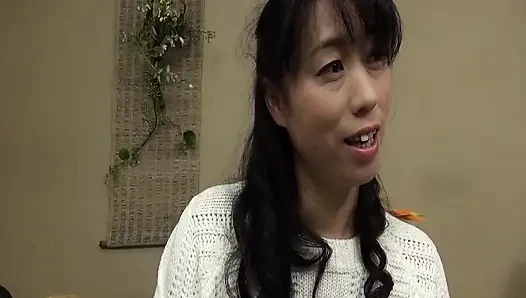 A123G02 seorang janda dewasa yang tinggal sendirian di pedesaan berlaku untuk muncul dalam av untuk menghilangkan perasaannya yang bermasalah! Seks pemotretan pertama wanita paruh baya yang tampaknya serius dan murni!