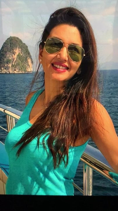 Busty milf Deepti Bhatnagar morning tribute 1