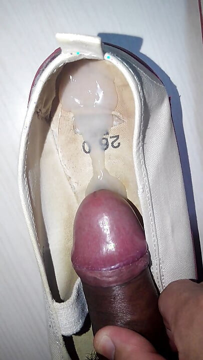 Ejaculação em sapatos escolares parte 3