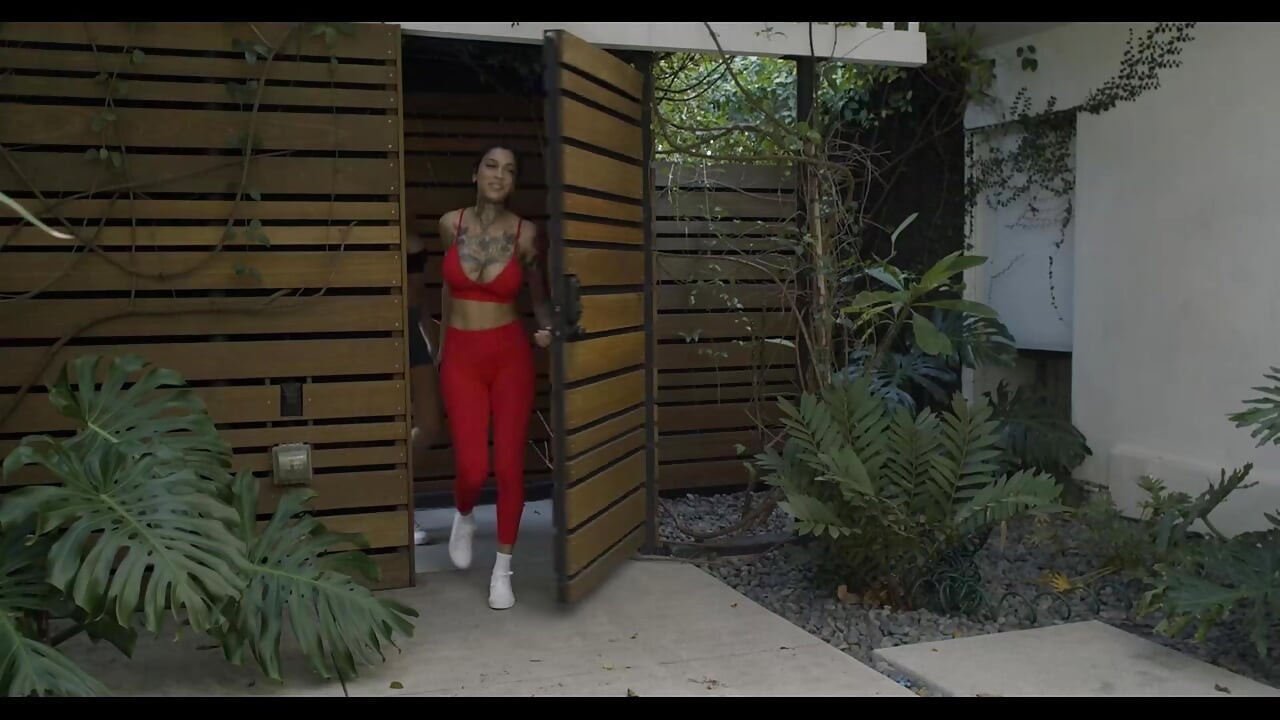TRANSFIXED - Leah Hayes And Ravyn Alexa Turn Jogging Crush Into Wild Trans Hardcore 69 Fuck