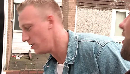 Esmer hatunla ateşli üçlü seks