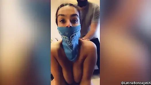 Латину связали и заткнули рот кляпом, но она обожает это!