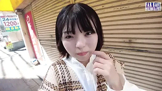 Rail соблазняет рандеву с короткой милашкой, наслаждающейся каждой теплой каплей, часть.1