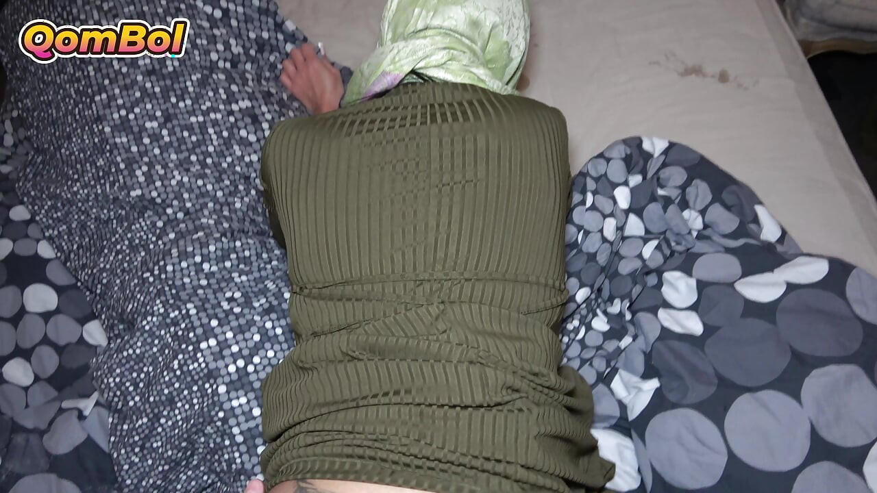 Turkish Stepsister With Hijab Wants Sex Before Parents Come Back Home