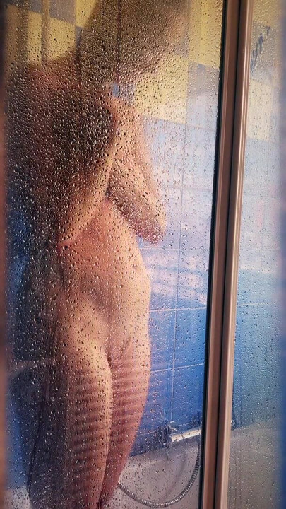 Memorable moment from "Watch me play & shave in my shower - Voyeur Time with Annika Belle"
