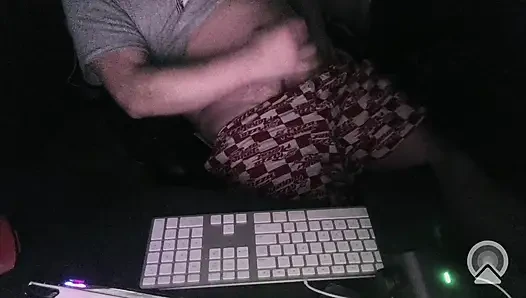 Gece vakti mastürbasyon kamera açık ve gece vakti eyleme hazırken bilgisayarımda azdırıyor