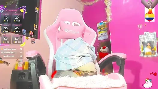 Delicius purpur Baby-Mädchen fistet tief und spritzt viel Dadd