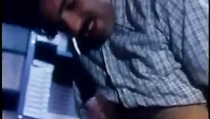 Ron jeremy kendi çükünü emiyor