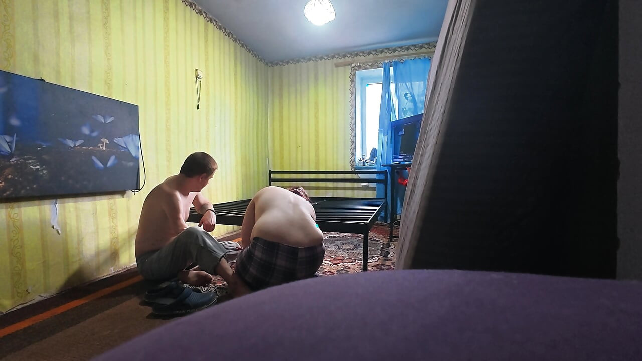 Di balik layar, tanpa editan. Kami sedang membangun tempat tidur seks baru