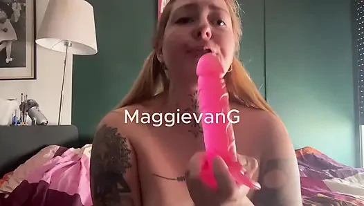 SEVIMLI KıZ EJDERHA YARAĞıYLA ZEVK ALıYOR