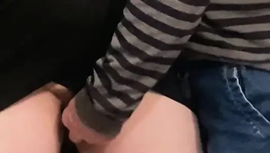 Gadis mesum yang lagi sange fingering memeknya di balik gaun