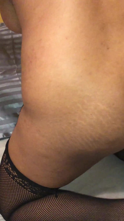 Indonésia sexy puta em meias fode vibrador duro