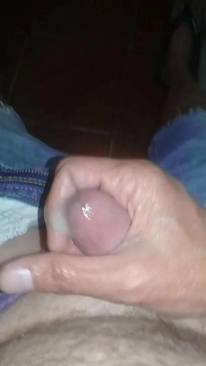Ale batendo punheta de calcinha