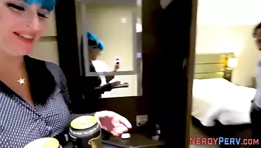 British newbie rubbing her pussy