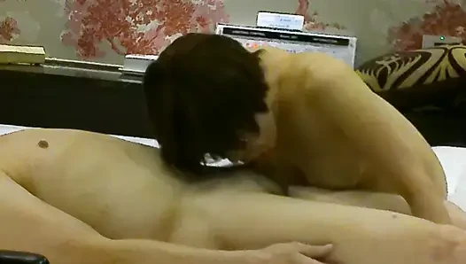 Aldatan çift, sakso çekmeyi seven evli kadın, amatör seks videosu, oral seks boşalması