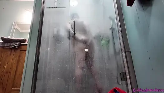 Amanda si cewek super semok lagi asik menggoda di kamar mandi