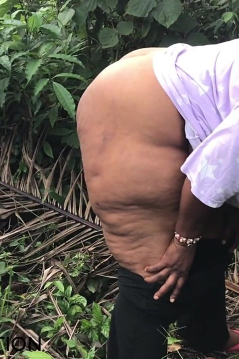 在灌木叢中快速行動，差點被抓到