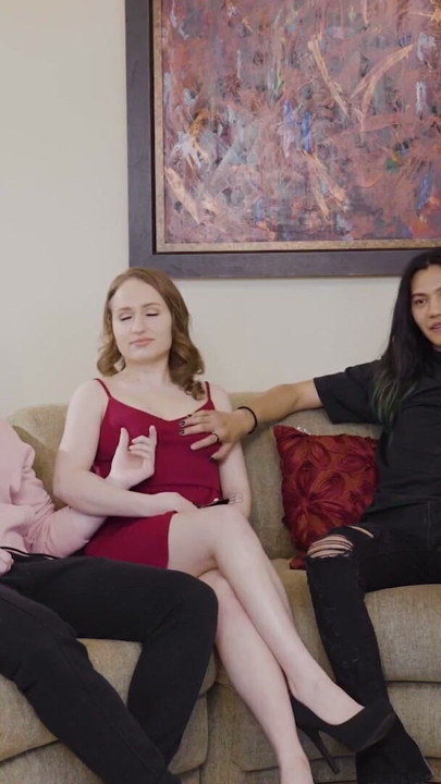Stepmom lizzie yêu tìm thấy một ý ngông cuồng cách đến ràng buộc với cô ấy hai nghịch ngợm con kế - freeuse SỮA. | Đoạn video ngắn 1