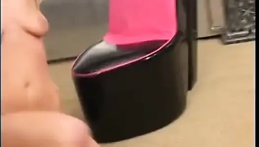 Сексуальная девушка-блондинка обожает хуй в заднице