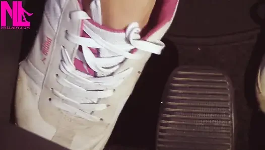 Sepong di sepatu kenyal puma