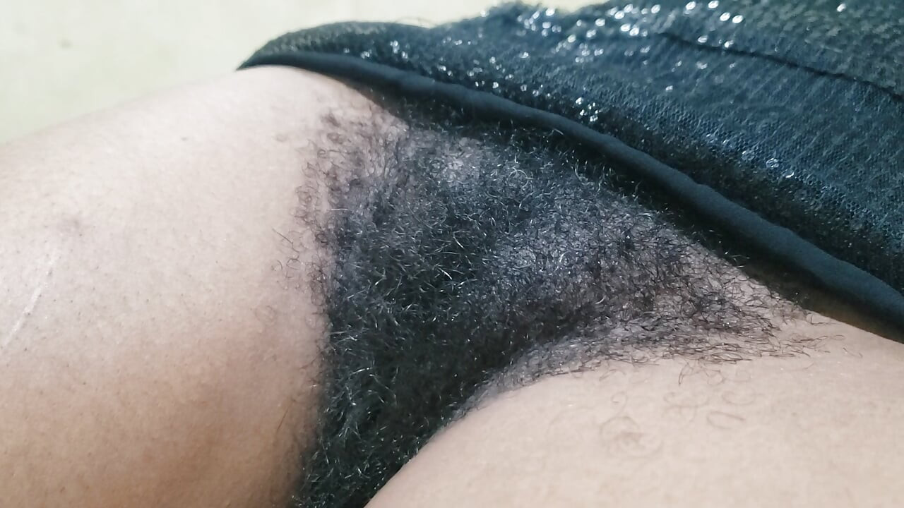 Video rekaman seks tante seksi rambut cokelat dengan memek berbulu - close up