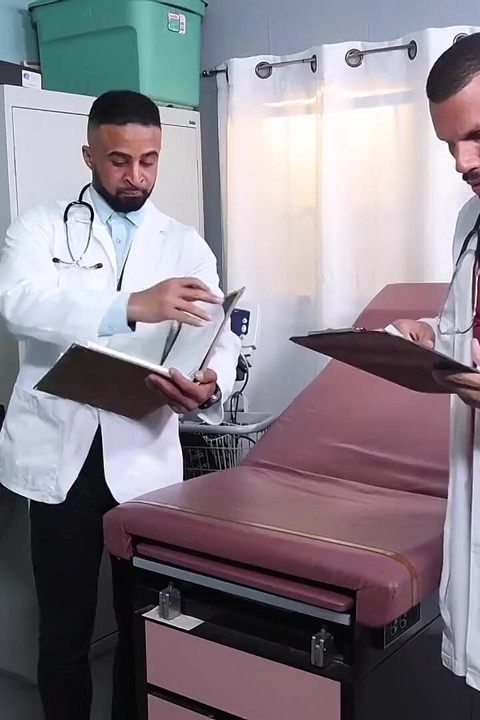 Doktor Damian çifte yarak alıyor