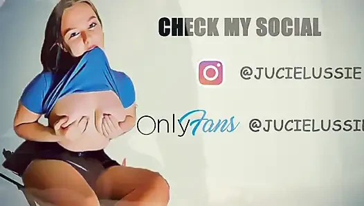 Cewek sange ini lagi asik tari striptis sambil nyepong dildo ukuran XL