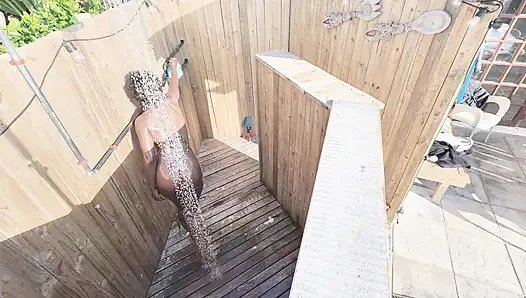 Açık havada soyun- ateşli döl öpücüğü