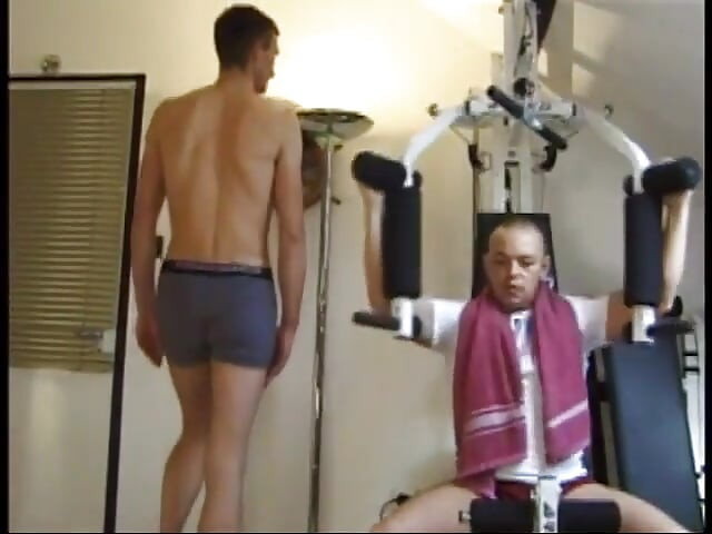 Gay studs get horny during their workout and fuck at the gym