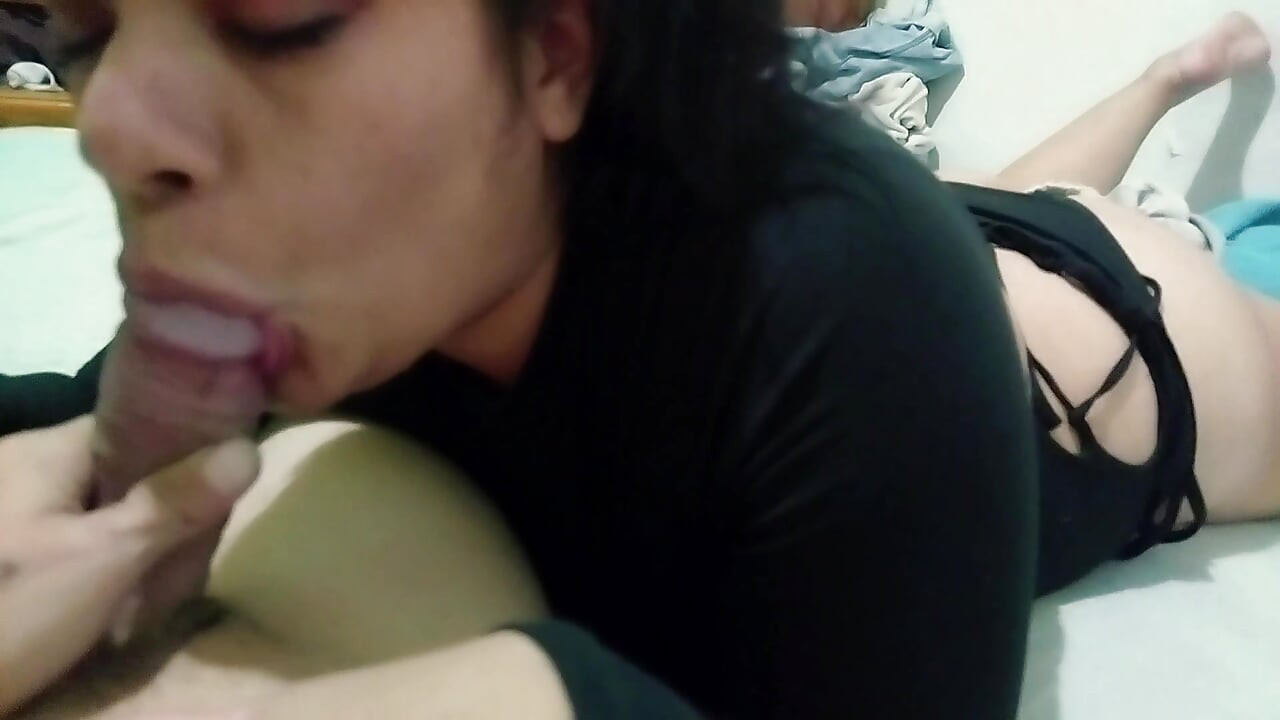 Ein intensiver blowjob endet mit einem leckeren analsex