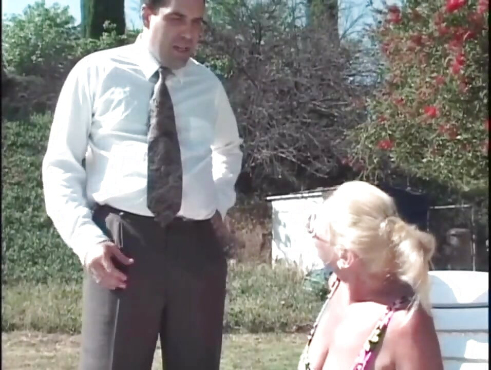 Big boobs blonde milf threesome fucking in the swimming pool