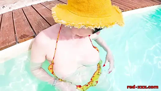 Red'in oral seksi ve havuzda dışarı çıkma